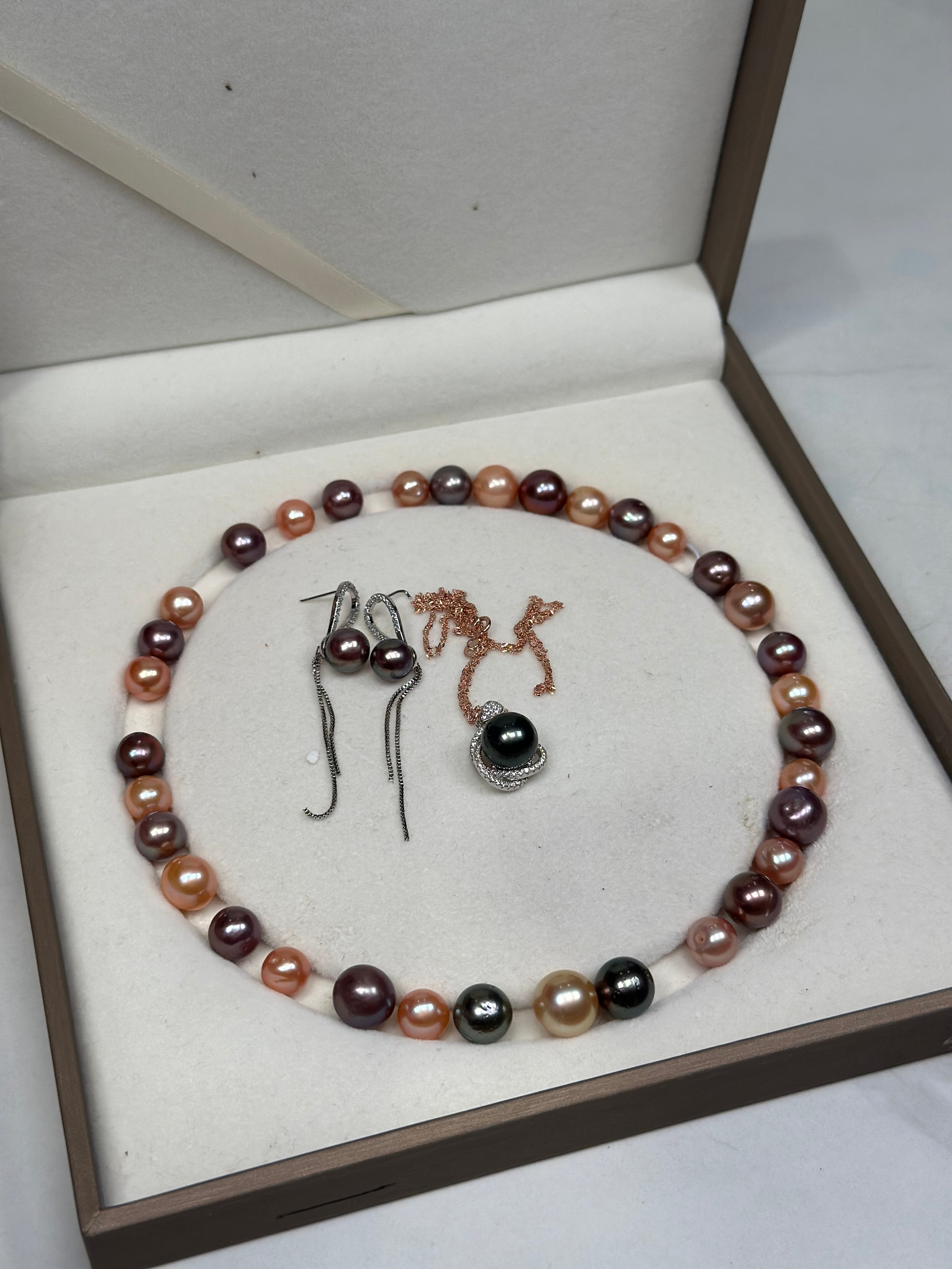 【New arrival】-South sea box （100%get 1 southsea white pearl and 1-2ssg and Black Tahitian 1-4 quantities,30%get full string Mahinda akaya necklace,10-20 Edison pearls)