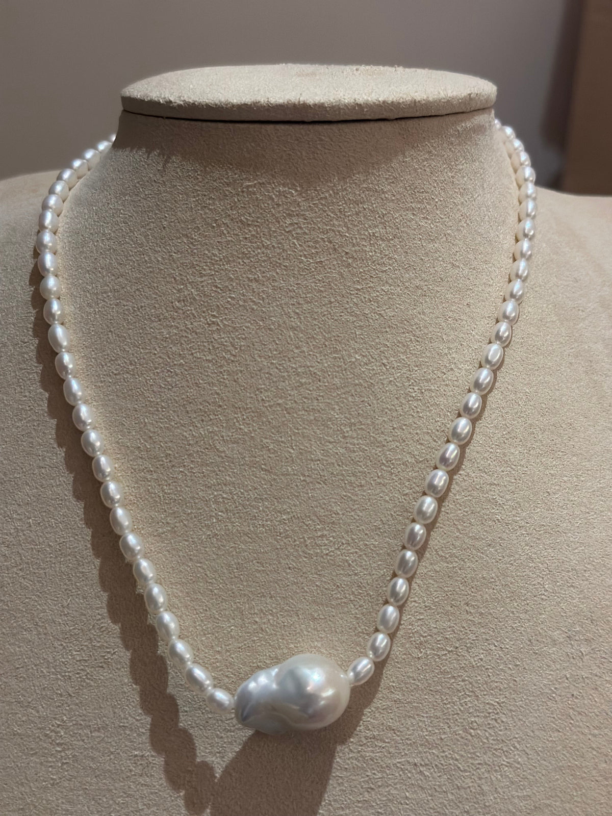 [VIP Jewerly] Pure white petal king with tiny jelly necklace-tiktok live