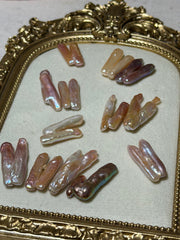 [NEW YEAR ARRIVAL】polychrome grass shaped pearl（2-3pcs ）